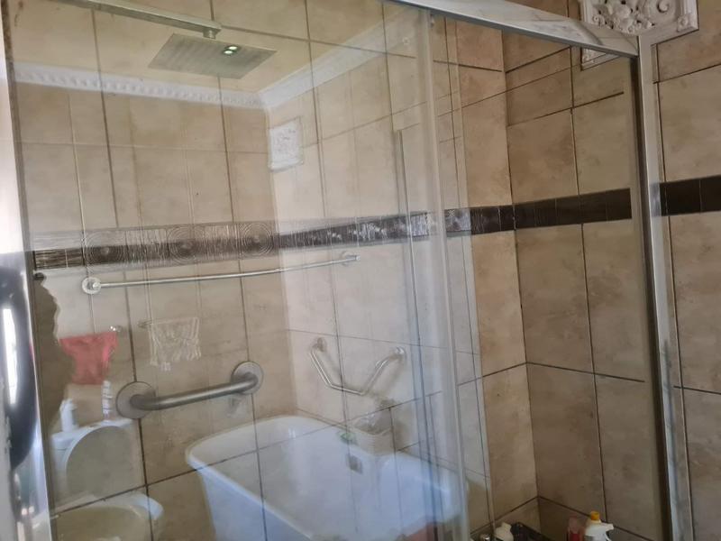 6 Bedroom Property for Sale in Southernwood Eastern Cape
